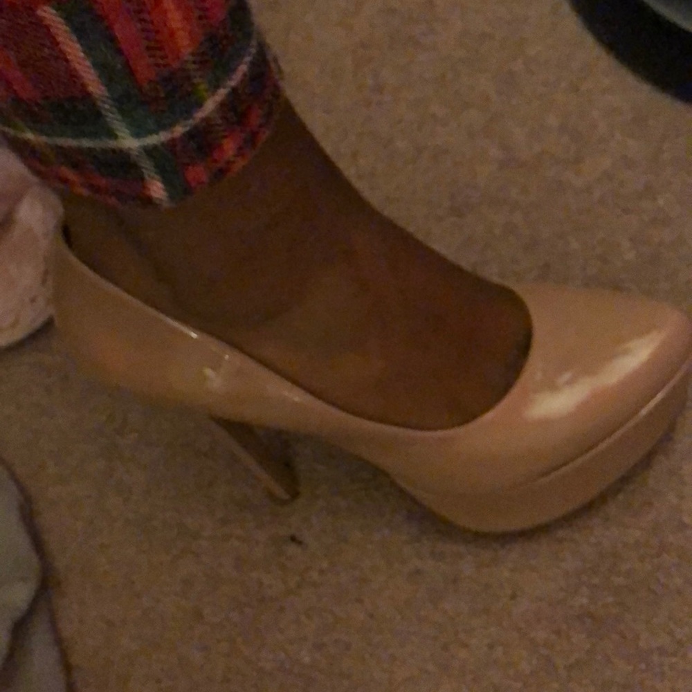 Tan pumps worn twice great condition
